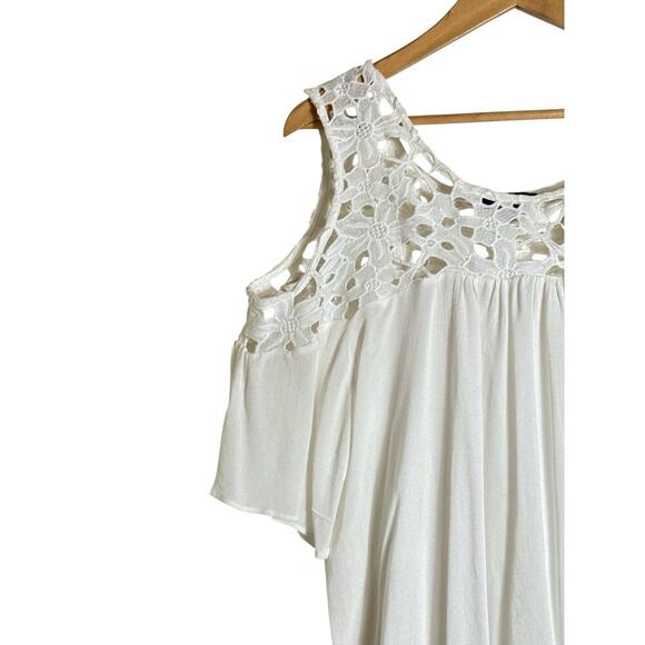 Suzanne Betro Women's Crochet Cold Shoulder Swing Blouse Size XL White NWOT - Picture 2 of 7